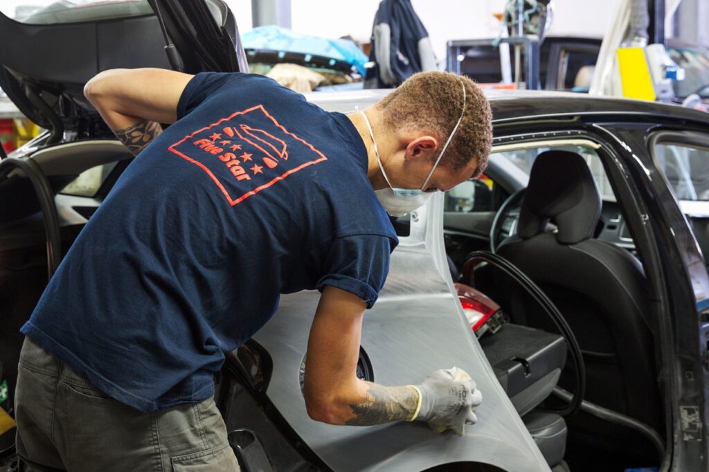 Malgré 17 000 apprentis en formation, les ateliers continuent de perdre des compétences.