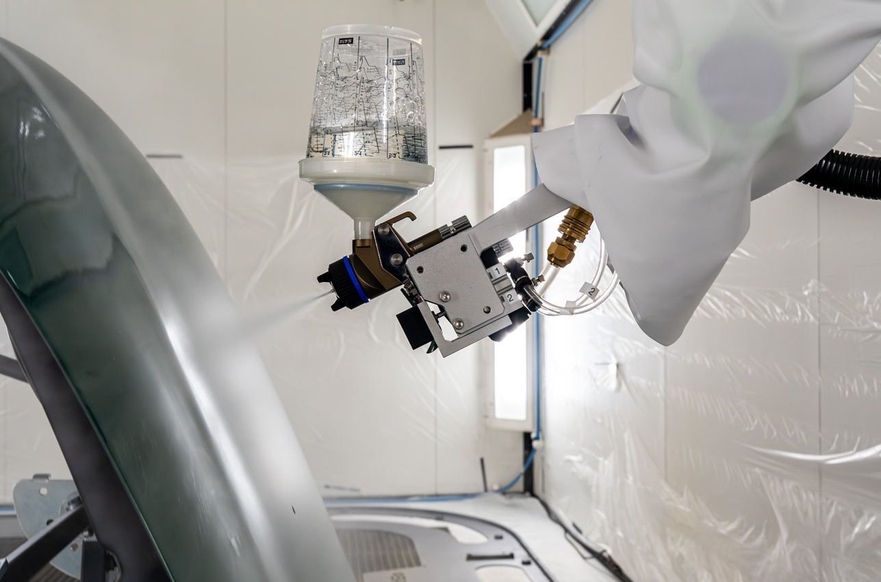 Ixell a renforcé le robot PaintGo avec des capteurs supplémentaires agissant comme système de détection d’entrée en cabine.