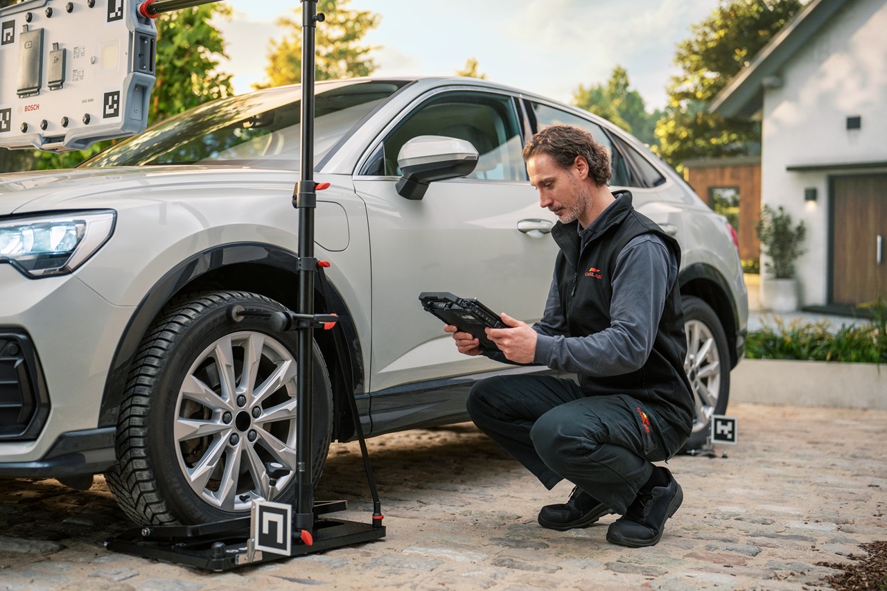 Ce nouvel outil, codévelopper avec Bosch, permet le remplacement de pare-brise à domicile pour tous les véhicules.