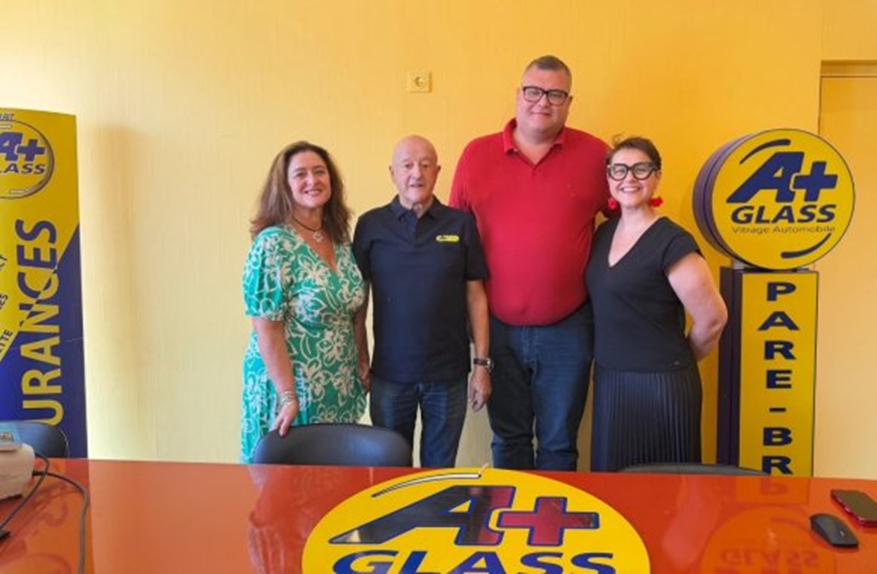 Les signataires A+Glass et Carflex.