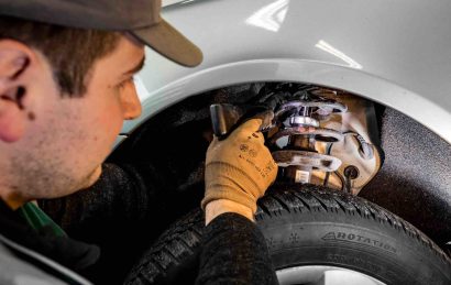 DEKRA Prüfhalle Stoßdämpferprüfung