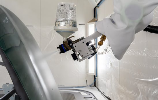 Ixell a renforcé le robot PaintGo avec des capteurs supplémentaires agissant comme système de détection d’entrée en cabine.